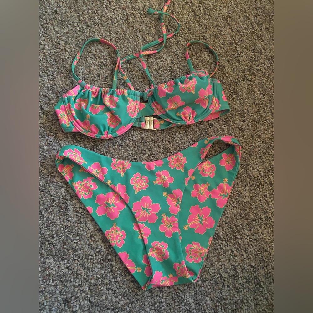 Kulani Kinis bikini